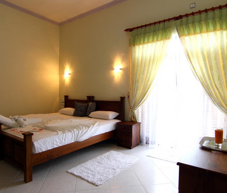 Methira Villa Aluthgama Buitenkant foto