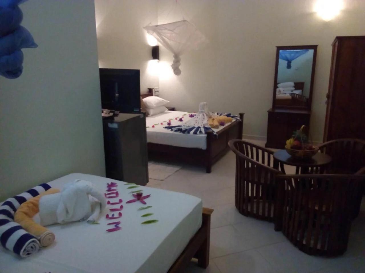 Methira Villa Aluthgama Buitenkant foto